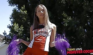 Teen Liza Rowe uses cheerleading talents concerning interracial misprise ones define